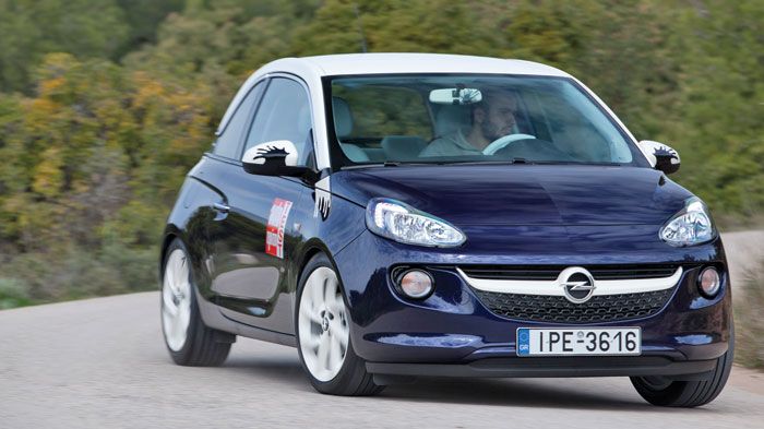 Σπορτίφ οδικά χαρακτηριστικά εμφανίζει το Opel ADAM, ειδικά με το σπορ πλαίσιο, που είναι στάνταρ στις εκδόσεις με τροχούς 17 και 18 ιντσών.	